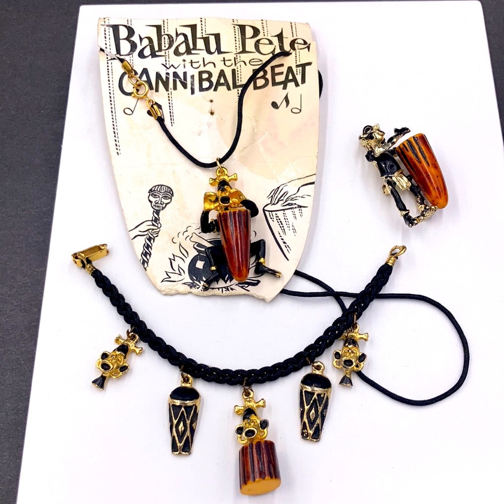 Rare Set Tribal Bakelite Drummer Figurals Original Card